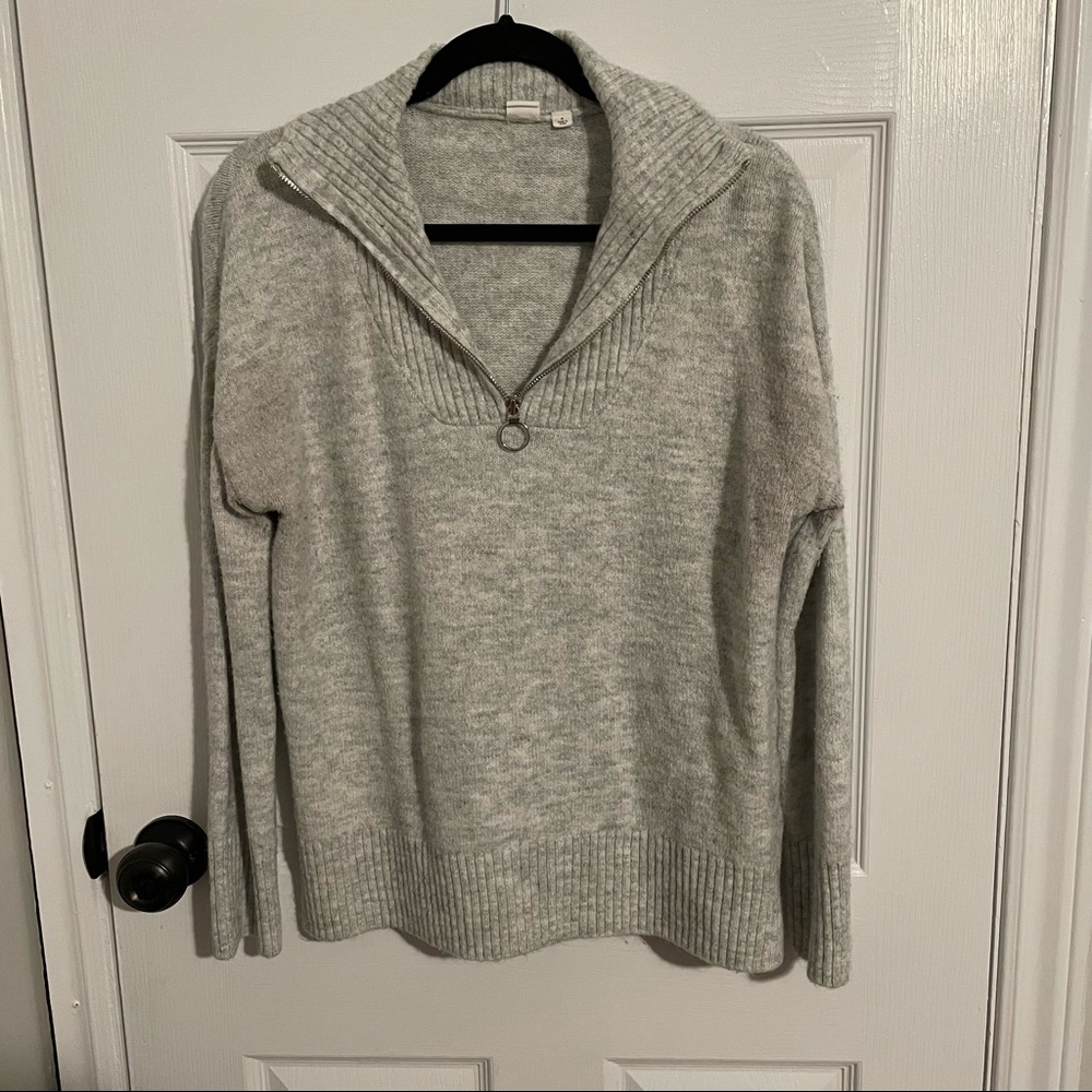 Gap Gray Sweater (M)